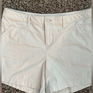 Women's Alpine Design Latitude Tech Shorts Cream Beige Cargo Shorts Size 10